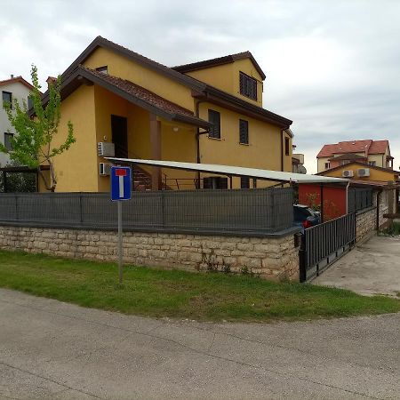 Apartments Ingrid Новиград Екстериор снимка