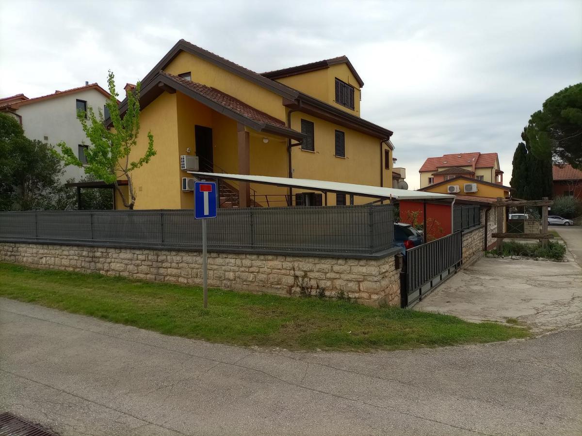 Apartments Ingrid Новиград Екстериор снимка