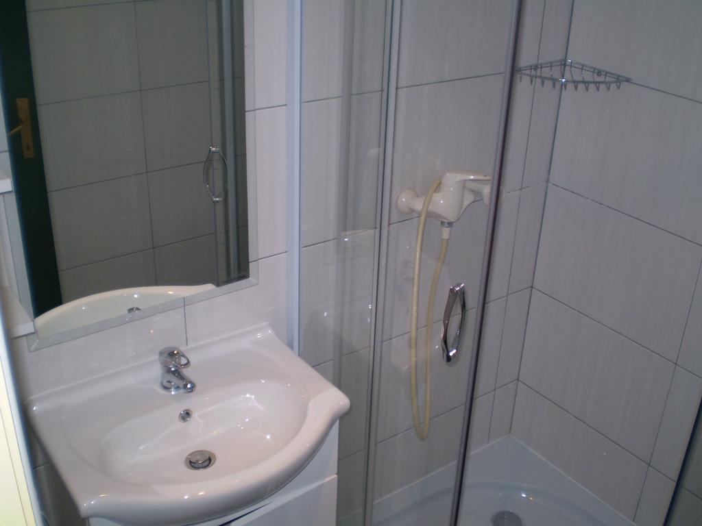 Apartments Ingrid Новиград Стая снимка