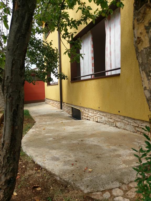 Apartments Ingrid Новиград Екстериор снимка