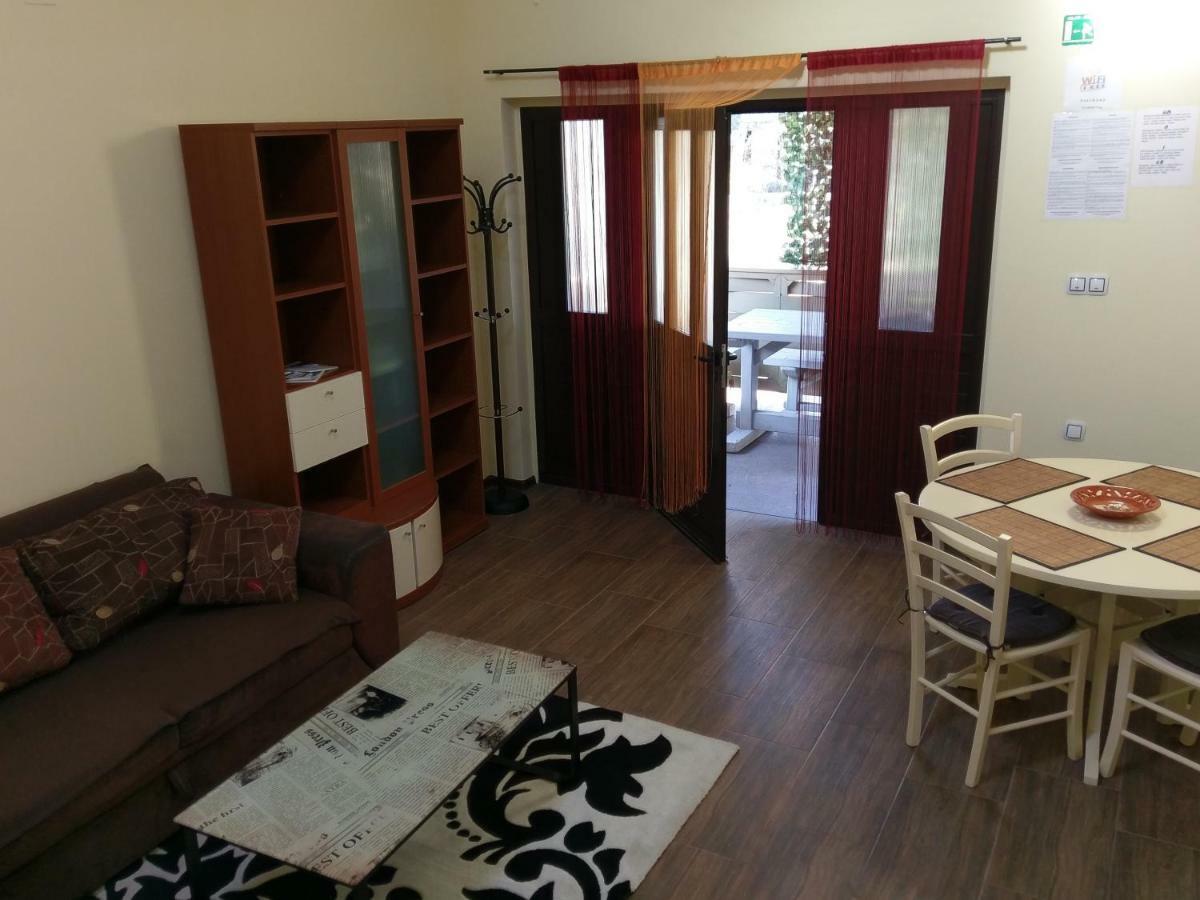 Apartments Ingrid Новиград Екстериор снимка